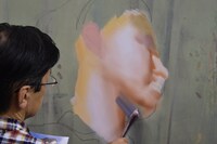 影部分に暗い色を塗る。筆の中でグラデーションを作り、そのまま紙にのせていく。