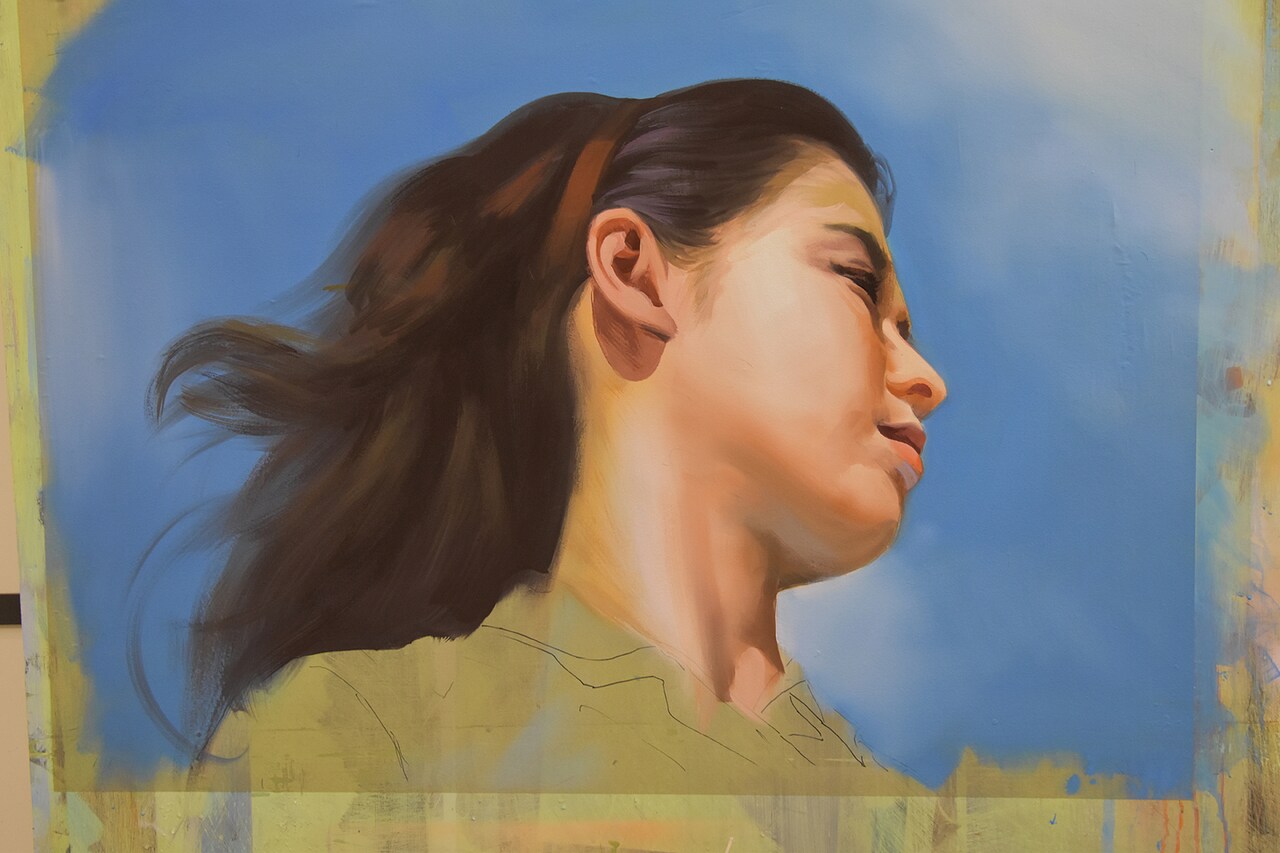 顔、髪、付近の背景を塗り終わった段階。ここまでに約2時間を要した。