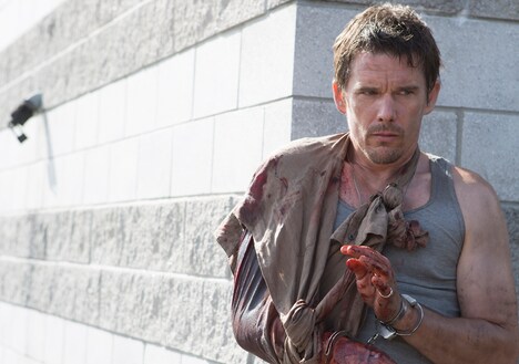 「アナーキー」(c)2014 CYM Film Holdings, LLC. All Rights Reserved.