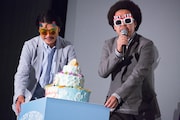 ケーキと共にサプライズ登場した池田貴史。