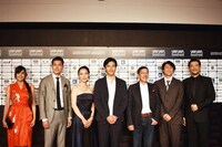 ショートショート フィルムフェスティバル＆アジア2015のレッドカーペットの様子。左から藤原紀香、チョン・ウソン、河瀬直美、要潤、奥田瑛二、冲方丁、別所哲也。