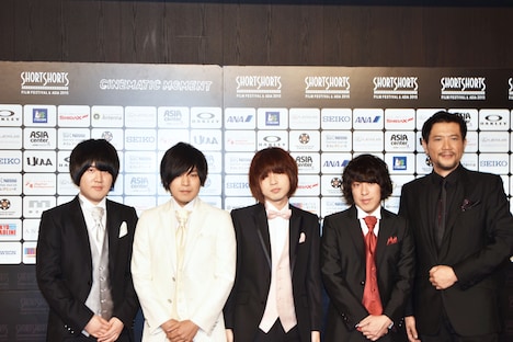 KANA-BOONと別所哲也。