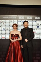 左からLiLiCo、別所哲也。