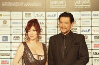 叶美香と別所哲也。