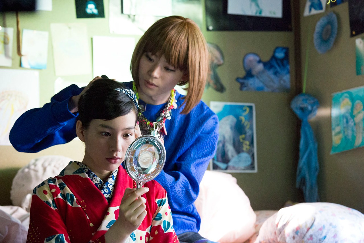 「海月姫」より、左から能年玲奈、菅田将暉。(c)2014「海月姫」製作委員会 (c)東村アキコ / 講談社