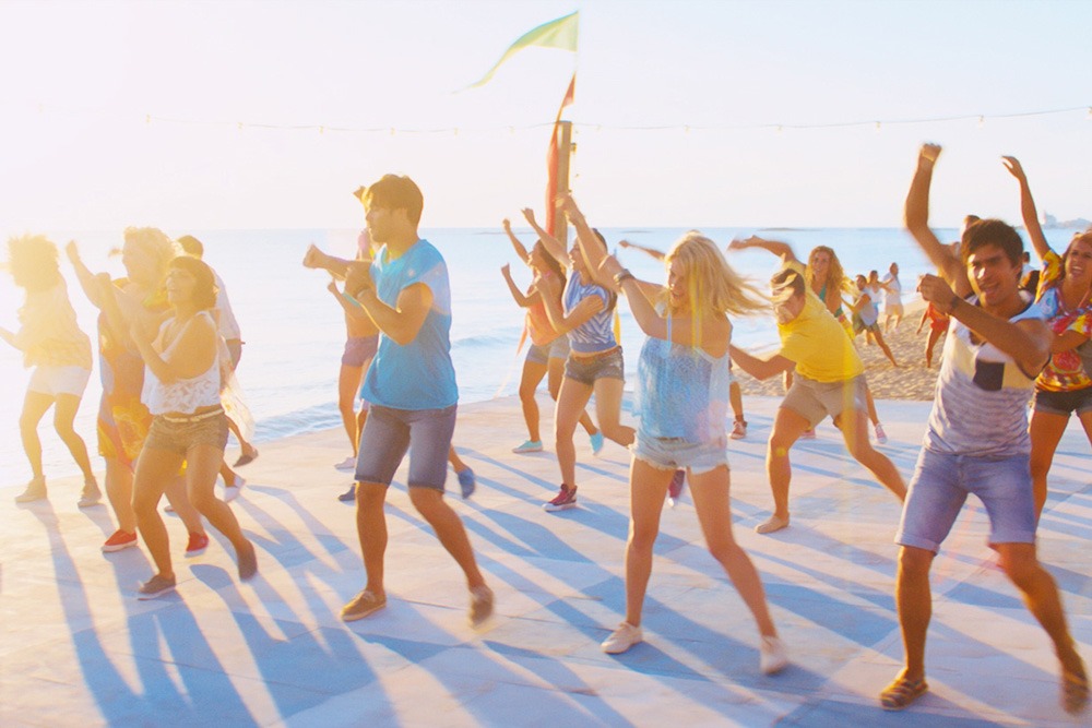 「踊るアイラブユー♪」(c)WOS DISTRIBUTION (IRELAND) LTD. 2014