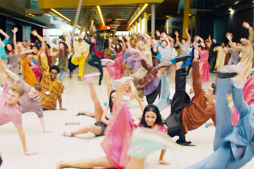 「踊るアイラブユー♪」(c)WOS DISTRIBUTION (IRELAND) LTD. 2014