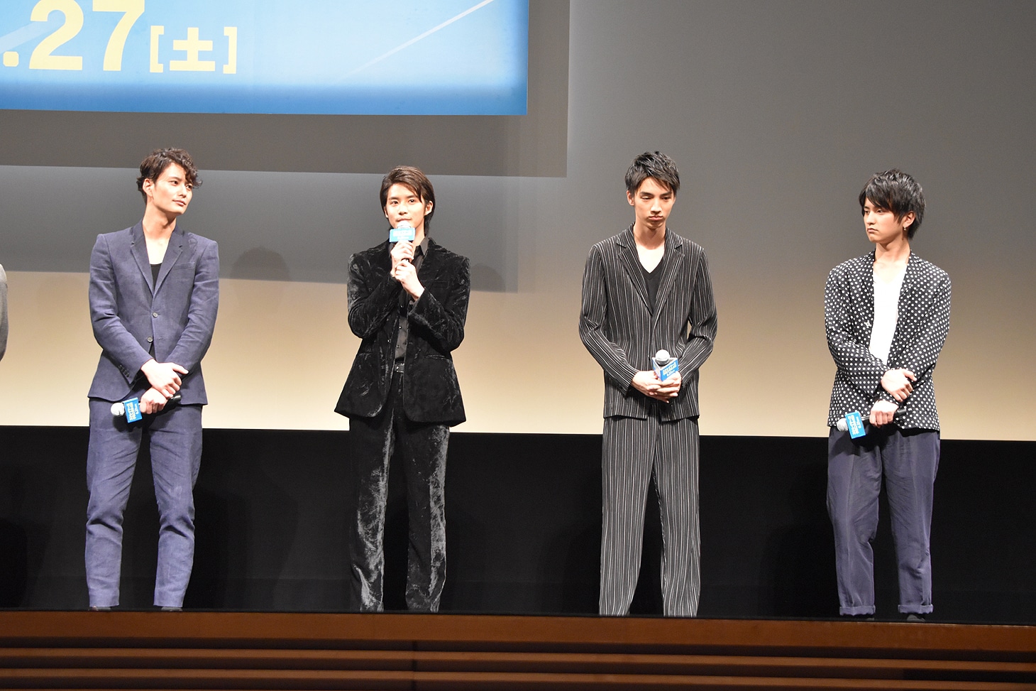 “チームスバル”の4人。