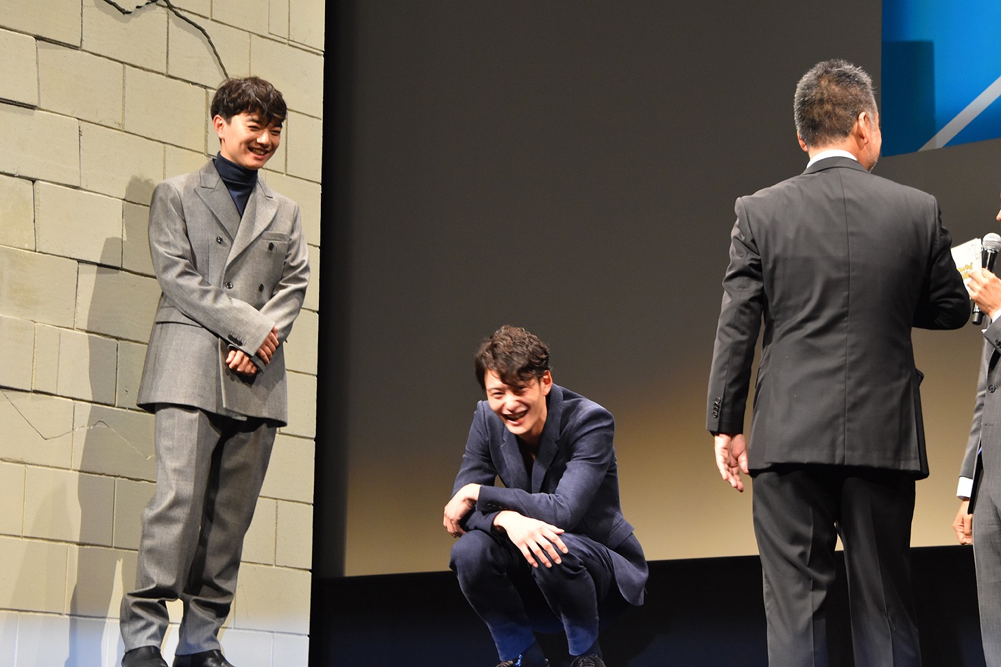 瀬々敬久監督の無茶振りに足がすくんでしまう岡田将生。