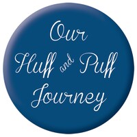 「私たちのハァハァ」特別鑑賞券特典の缶バッジ。(c)2015「私たちのハァハァ」製作委員会