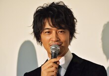 西村喜廣の話に鋭いツッコミを入れる斎藤工。