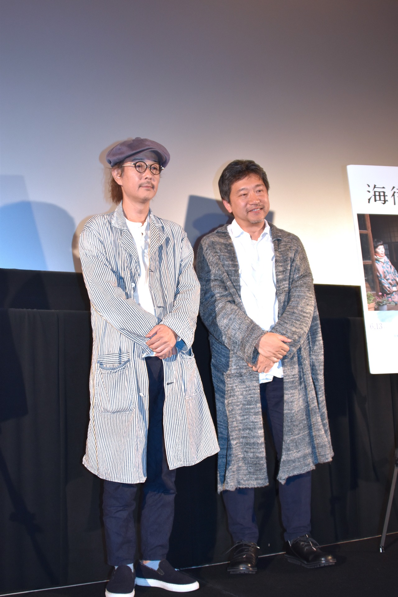 「海街diary」ティーチインイベントにて、左からリリー・フランキー、是枝裕和。