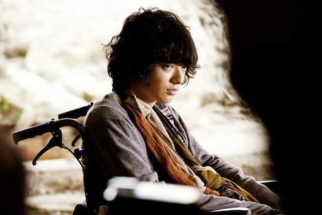 「ストレイヤーズ・クロニクル」より、染谷将太演じる学。能力は謎に包まれたまま。(c)本多孝好/集英社 (c)2015「ストレイヤーズ・クロニクル」製作委員会