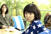 「ストレイヤーズ・クロニクル」より、松岡茉優演じるモモ。“超圧縮呼気”を持つ。(c)本多孝好/集英社 (c)2015「ストレイヤーズ・クロニクル」製作委員会