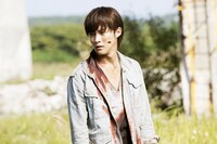 「ストレイヤーズ・クロニクル」より、白石隼也演じる亘。“超腕力”を持つ。(c)本多孝好/集英社 (c)2015「ストレイヤーズ・クロニクル」製作委員会