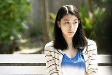 「ストレイヤーズ・クロニクル」より、成海璃子演じる沙耶。“超聴覚”を持つ。(c)本多孝好/集英社 (c)2015「ストレイヤーズ・クロニクル」製作委員会