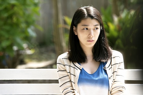 「ストレイヤーズ・クロニクル」より、成海璃子演じる沙耶。“超聴覚”を持つ。(c)本多孝好/集英社 (c)2015「ストレイヤーズ・クロニクル」製作委員会