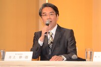 製作総指揮の井上伸一郎。