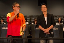 三池崇史と市原隼人。(c) 2015「極道大戦争」製作委員会