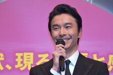 「胸にぐっと来る作品」と感想を述べる長谷川博己。