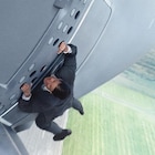 「M:I」トム・クルーズが「マジで怖かった」と語るスタント映像公開&来日決定