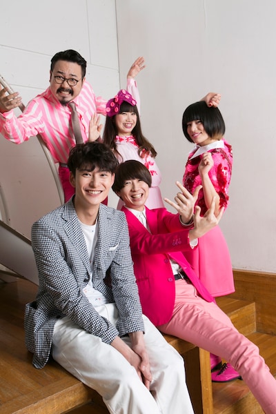 岡田将生とゲスの極み乙女。対談の様子。(c)本多孝好/集英社 (c)2015「ストレイヤーズ・クロニクル」製作委員会