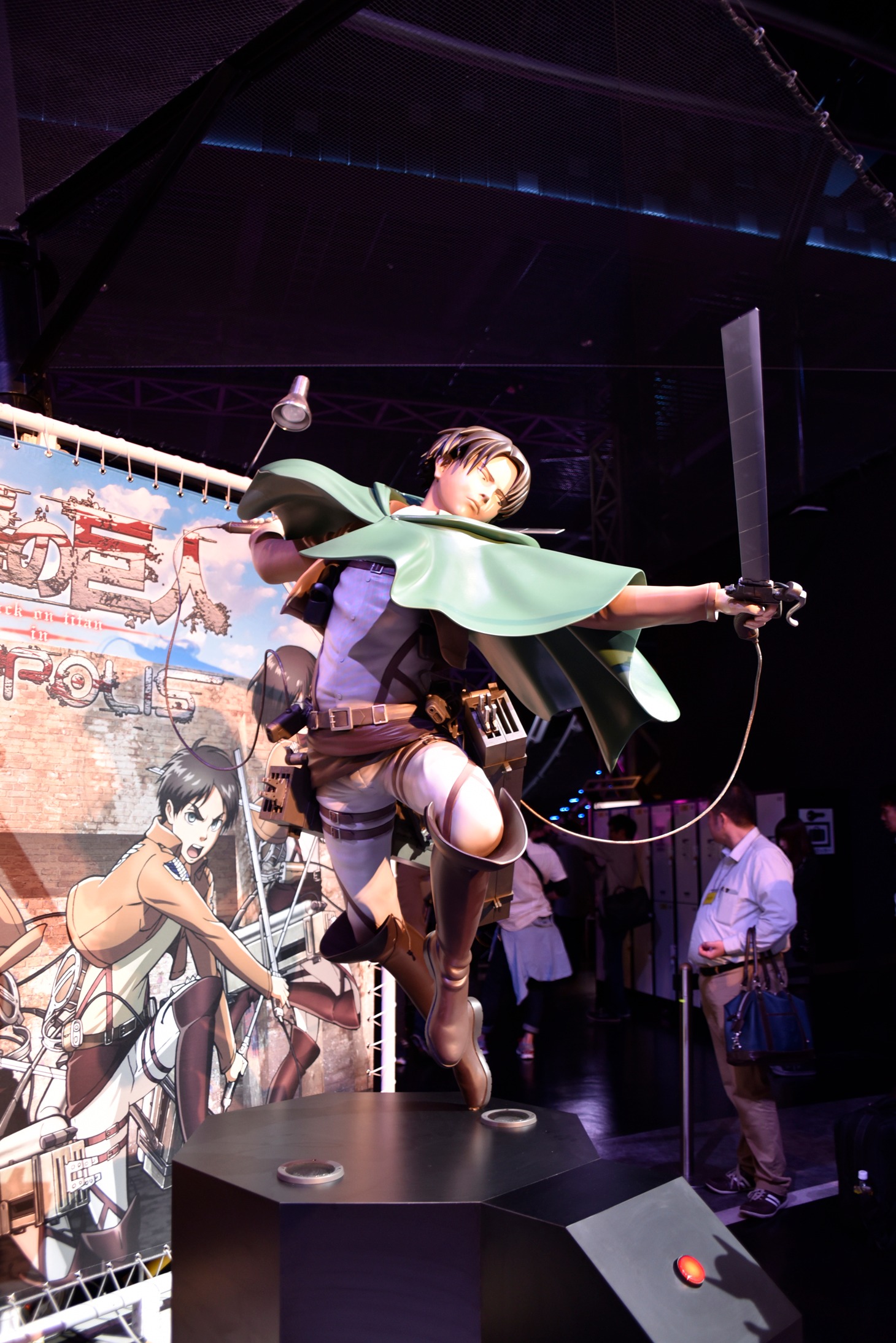 リヴァイの等身大フィギュア。