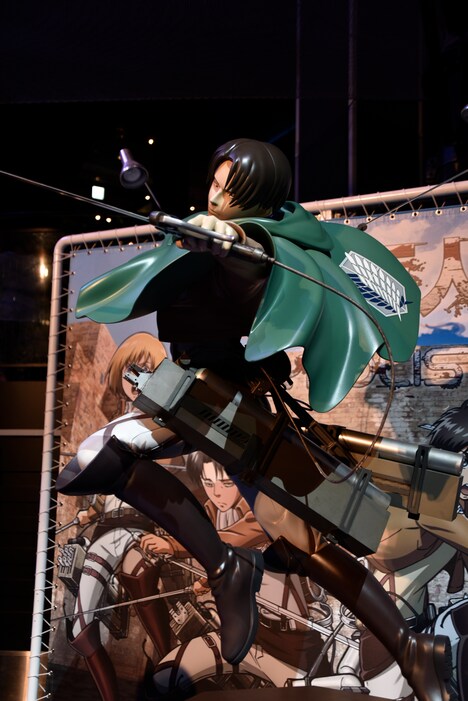 リヴァイの等身大フィギュア。