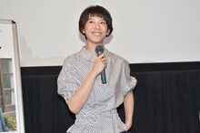 撮影中のエピソードを語る夏帆。