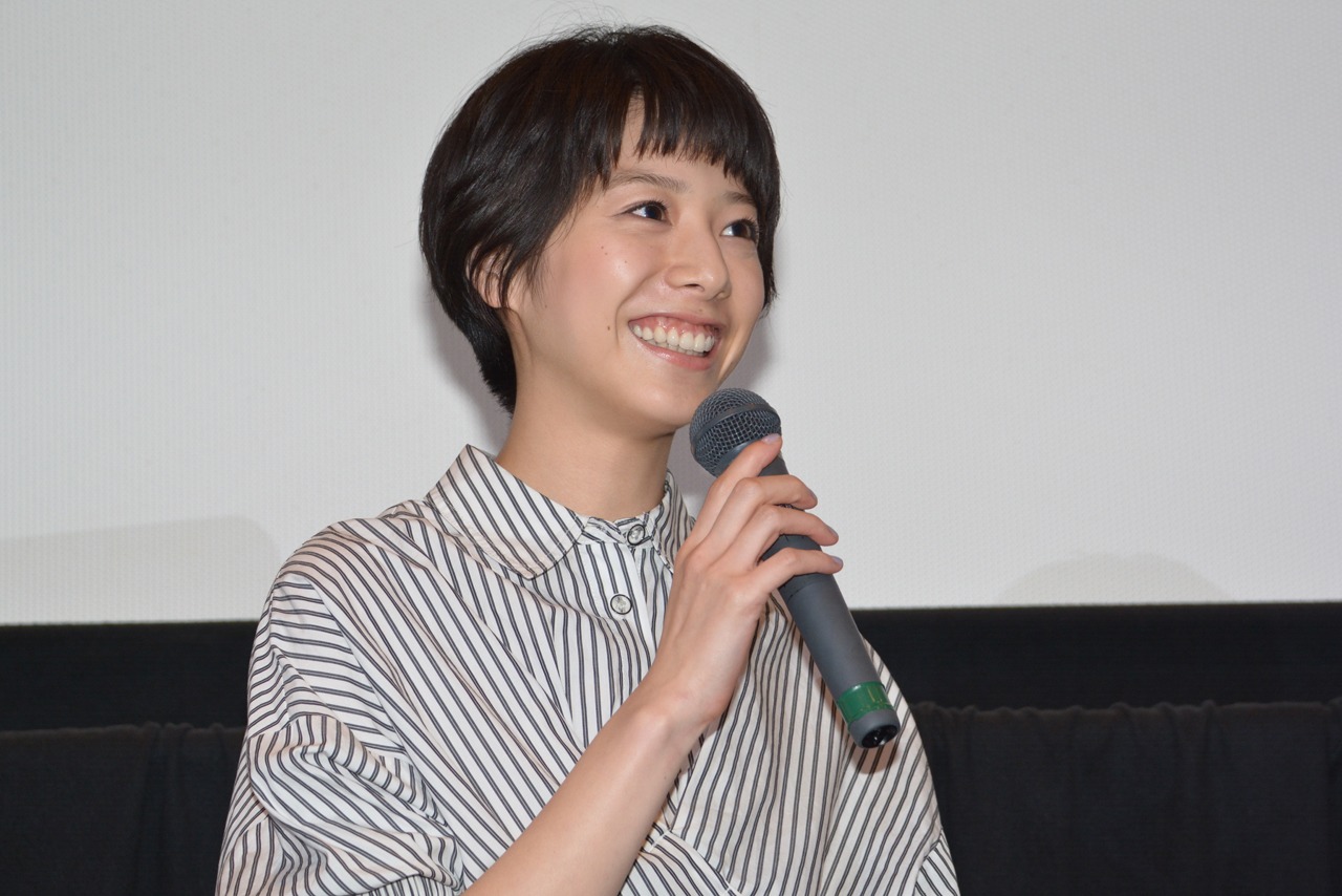 観客から「海街diary」の感想を伝えられて喜ぶ夏帆。