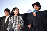 「ストレイヤーズ・クロニクル」初日舞台挨拶の様子。左から、白石隼也、成海璃子、岡田将生。