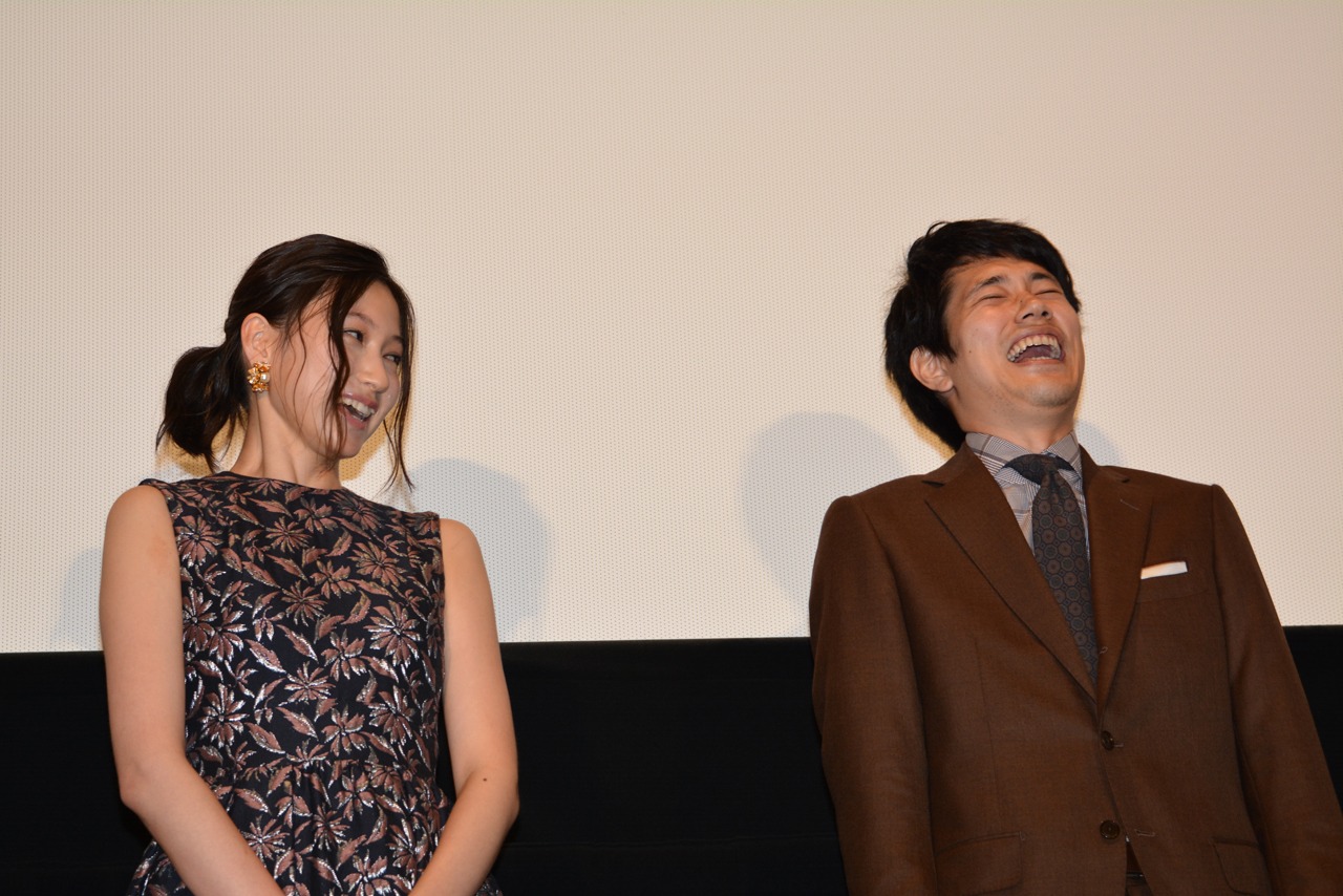 MC2人のツッコミに爆笑する松山ケンイチと大野いと。