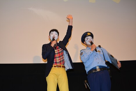 劇中と同じメイクで登場した今野とオラキオ（左から）。