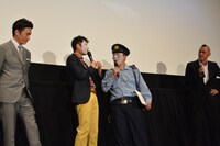 SABUからインタビューを受け、立場逆転にどぎまぎするMCたち。