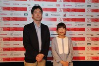 モスクワ国際映画祭に参加した川村英己エクゼクティブプロデューサー（左）、呉美保監督（右）。(c)2015「きみはいい子」製作委員会