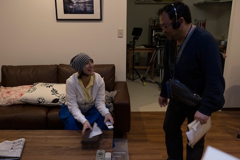 「はなちゃんのみそ汁」撮影現場にて、広末涼子と監督の阿久根知昭。