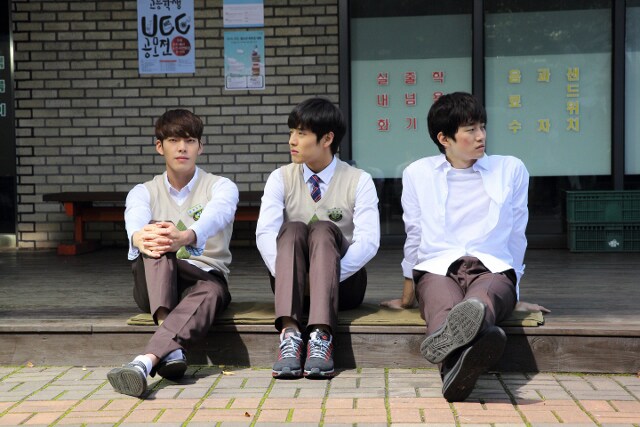 「二十歳」 (c)2015 NEXT ENTERTAINMENT WORLD. All Rights Reserved.