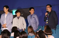 「予告犯」の大ヒット記念舞台挨拶にて、客席から登場したキャストたち。