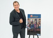 「ディセンダント」監督のケニー・オルテガ。(c)Disney