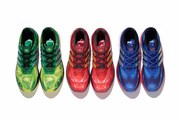 アベンジャーズ×アディダスのコラボシューズ、ハルクやアイアンマン気分で走ろう