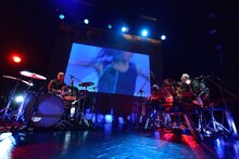 セッションの様子。左から中村達也、石川忠。（撮影：渡邉俊夫）