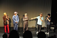 「『野火』爆激上映＆轟音ライブイベント」の様子。左から石川忠、リリー・フランキー、中村達也、塚本晋也、森優作。（撮影：渡邉俊夫）