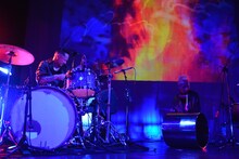 セッションの様子。左から中村達也、石川忠。（撮影：渡邉俊夫）　