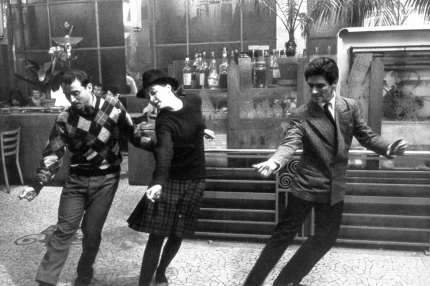 「はなればなれに」 (c)1964 Gaumont – Orsay Films