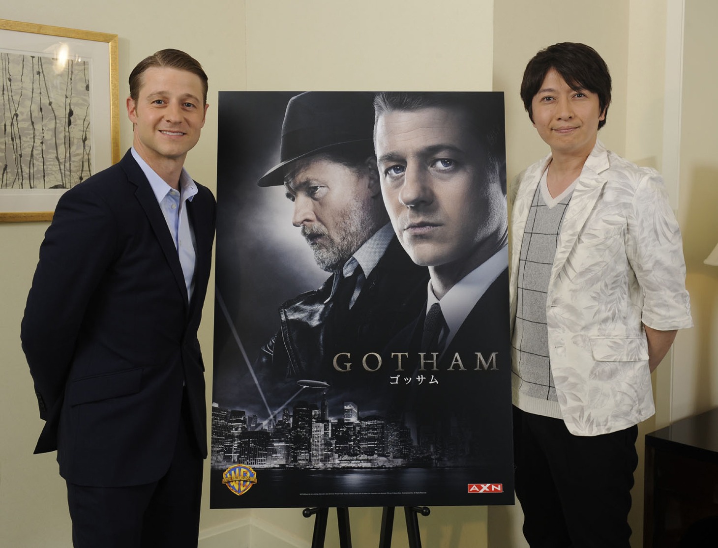 左からベン・マッケンジー、小野大輔。