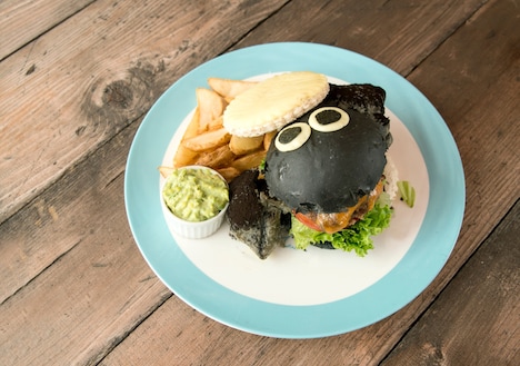 「ひつじたちも大好きチーズバーガー」（1700円）