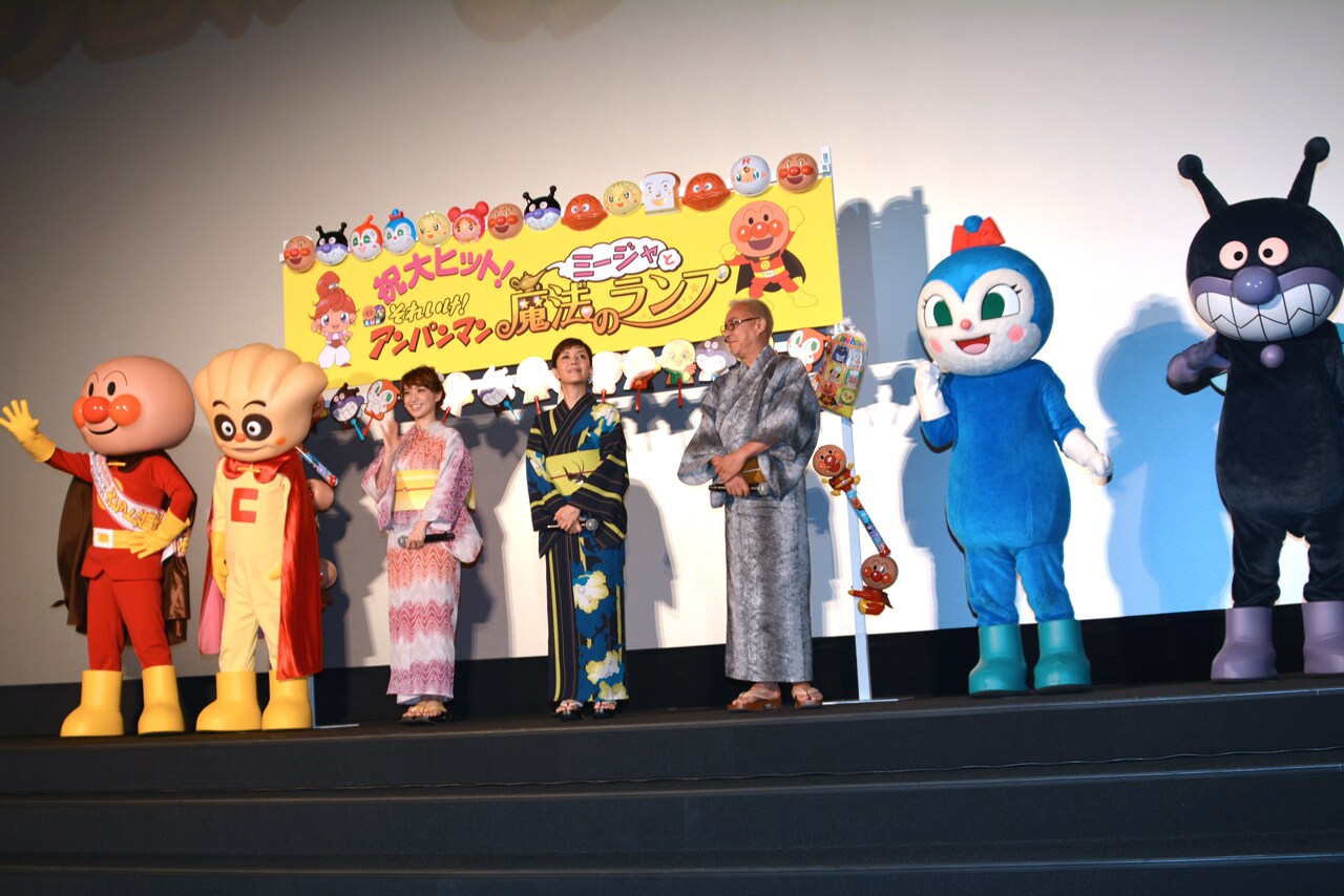 「それいけ！アンパンマン ミージャと魔法のランプ」初日舞台挨拶の様子。