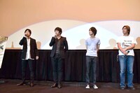 左から神谷浩史、小野大輔、諫山創、荒木哲郎。