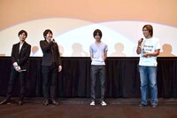 左から神谷浩史、小野大輔、諫山創、荒木哲郎。