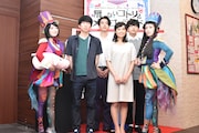 「飛べないコトリとメリーゴーランド」の初日舞台挨拶に登壇したキャストと監督。